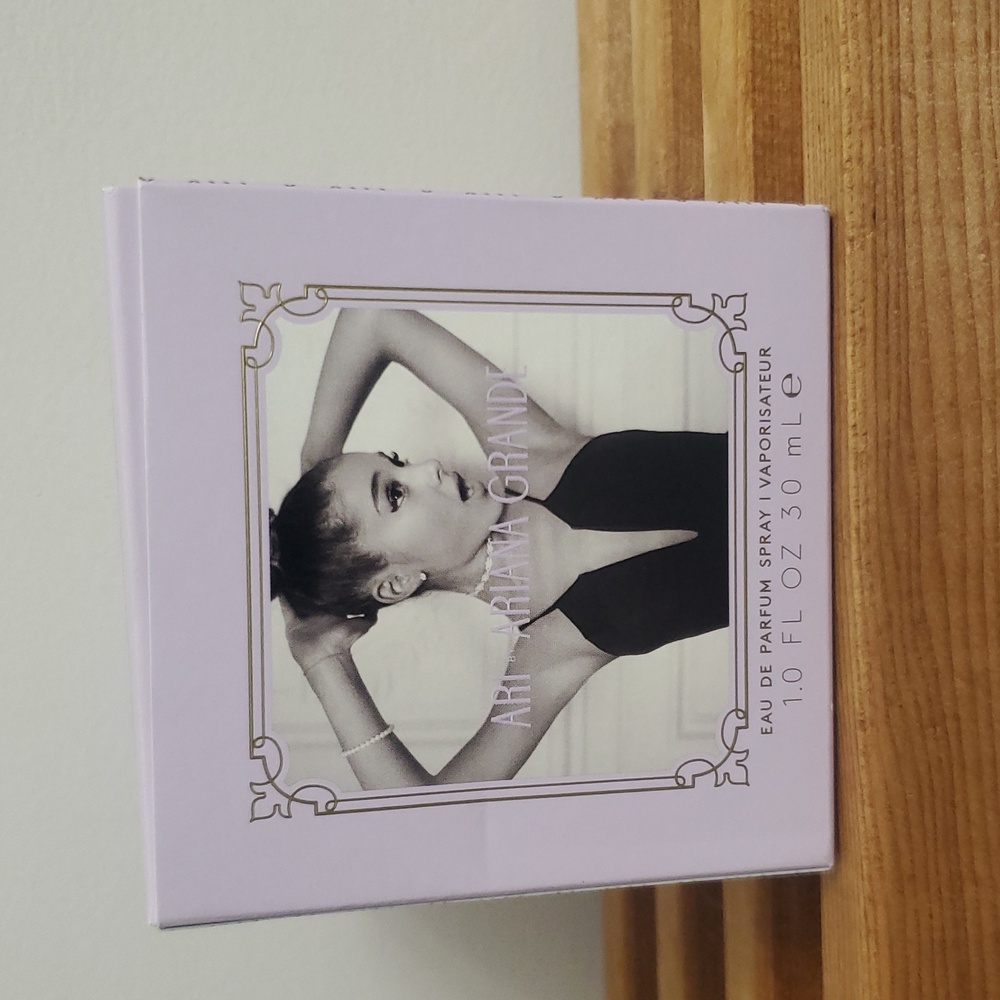 Ariana Grande Ari Eau De Parfum 1.0 FL OZ